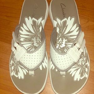 Clarks women’s flip flop sandals